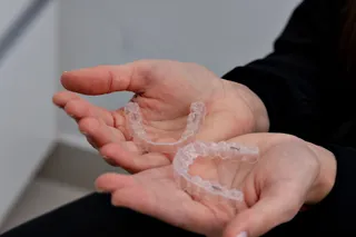 Aparelho ortodôntico transparente