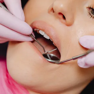 Exame clínico de dor de dente